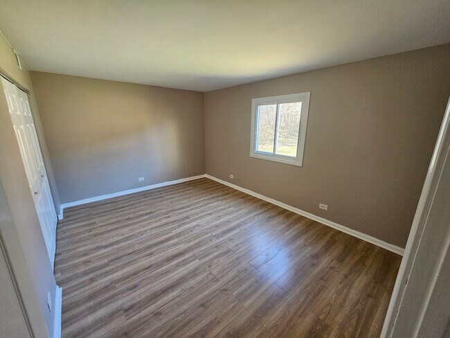 Building Photo - 687 Rosner Dr