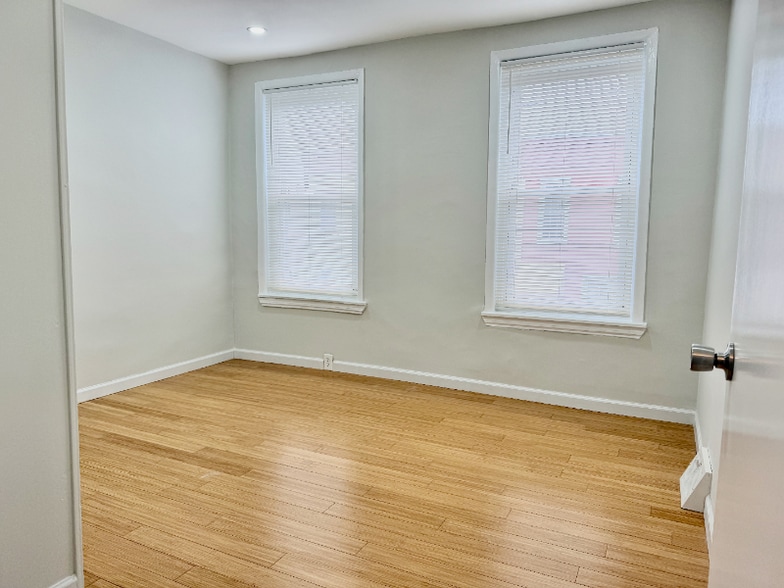 Building Photo - 2606 E Madison St