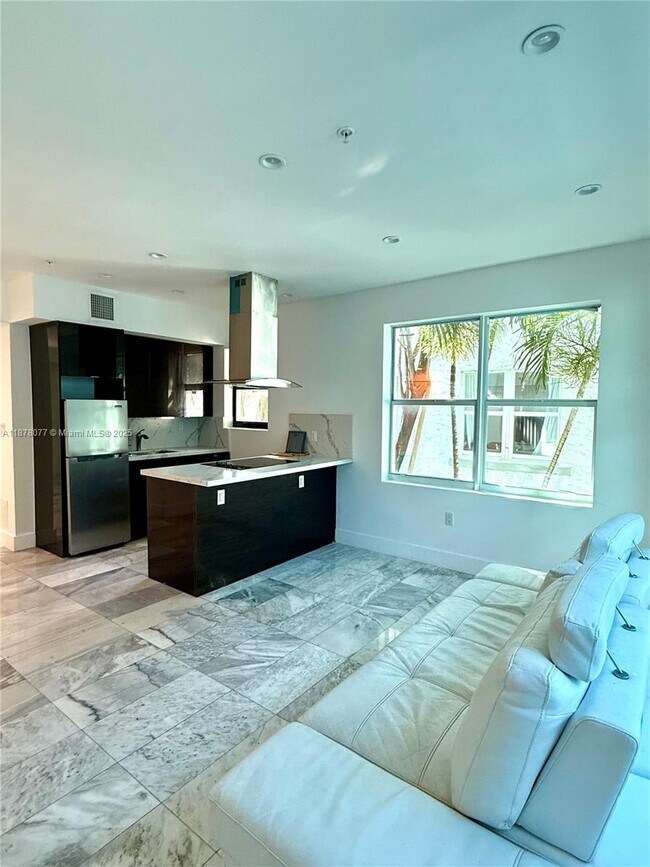 Building Photo - 1560 Drexel Ave