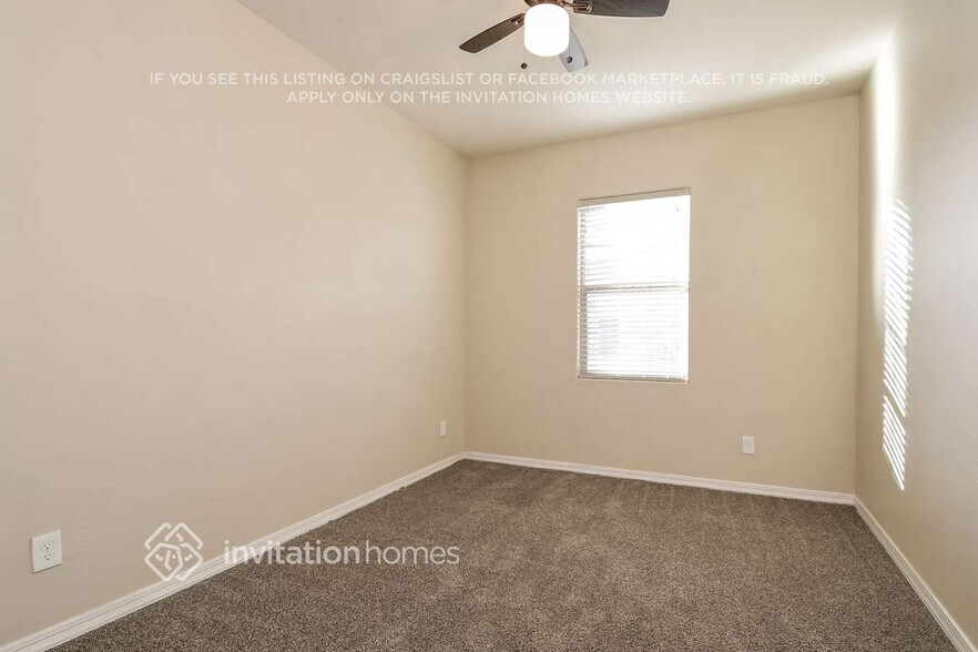 Building Photo - 4962 E Alamo St