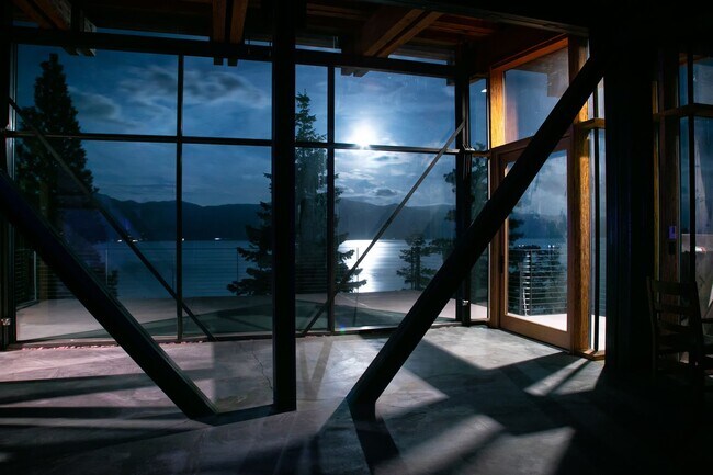 Building Photo - Architectural gem