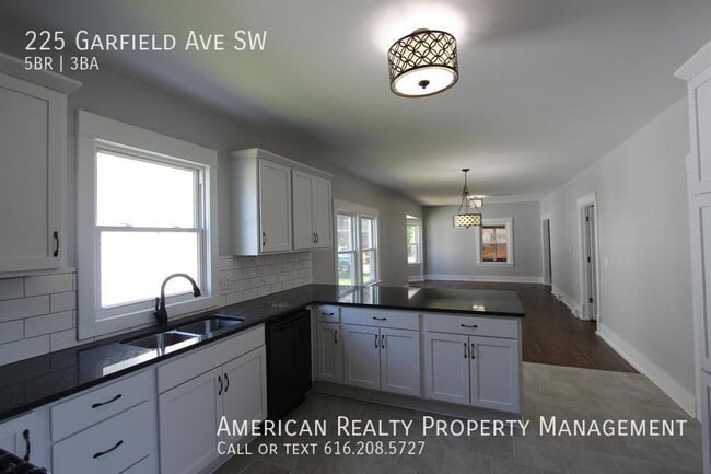 Building Photo - 225 Garfield Ave SW