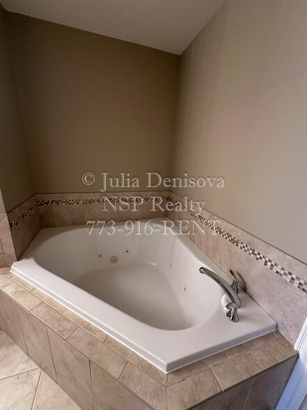 Building Photo - 1 Itasca Pl