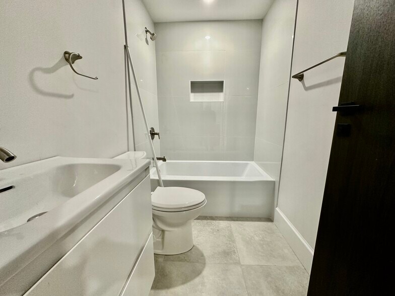 Bathroom 4 - 100 Mount Pleasant Ave