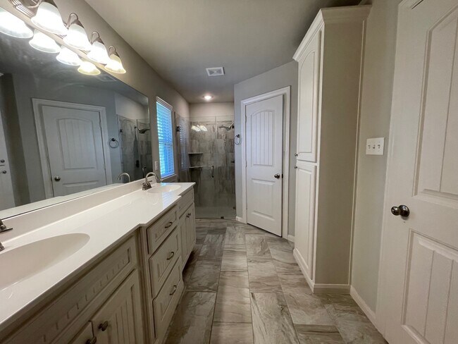 Building Photo - 13089 Vega Ct