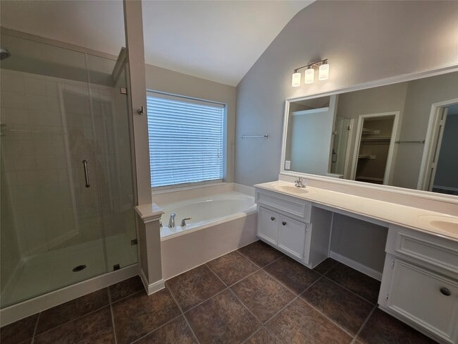 Building Photo - 2219 Lakewind Ln