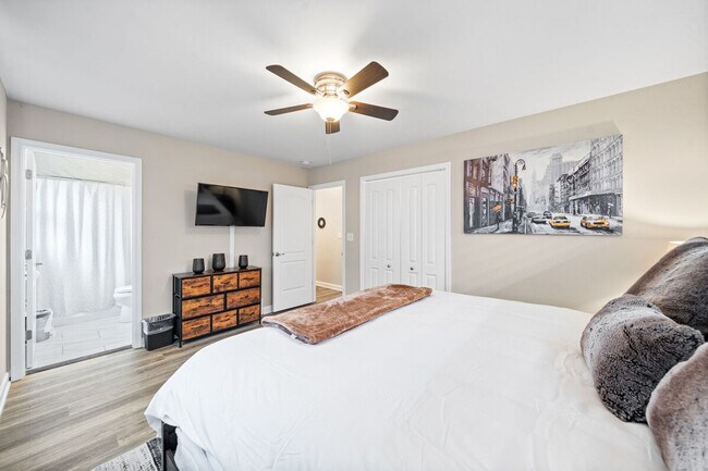 Building Photo - 820 Shawnee Dr