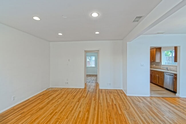 Building Photo - Bright & Charming, Single Story 3BR2BA Home w/ Large Front Yard, Huge Fenced Rear Yard w/ Large D...