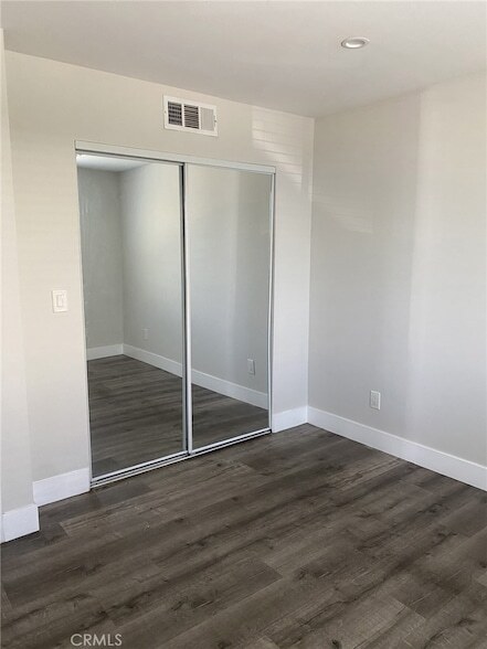 Building Photo - 2420 1/2 Folsom Street Unit