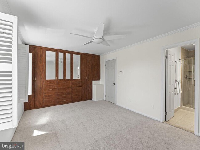 Building Photo - 8638 Dellway Ln