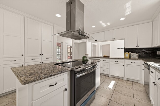 Building Photo - 11414 Meadow Lake Dr