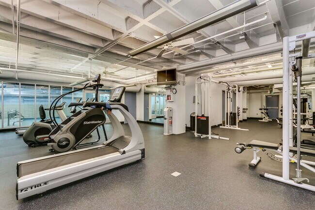 Building Photo - 114 W Adams St