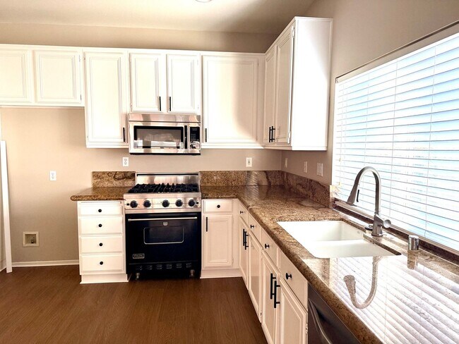 Building Photo - 4 Bed Single Story Home for rent in Wildomar