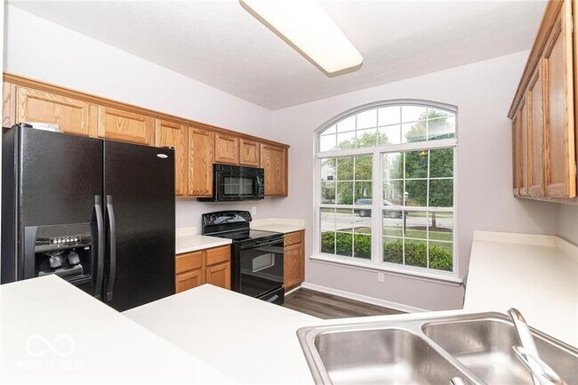 Building Photo - 10272 Lakeland Dr