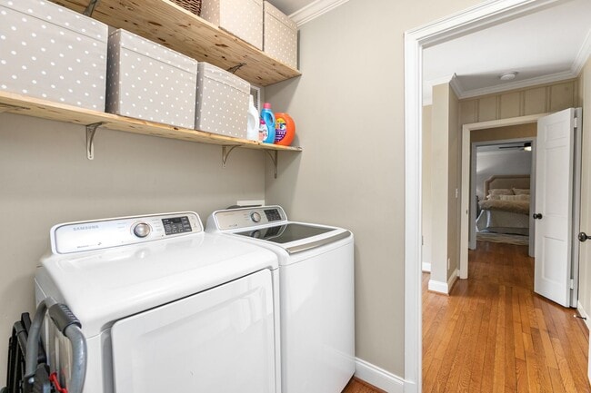 Building Photo - Stunning Irving Park 4 bedroom, 4 bathroom...