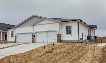 Building Photo - TONS OF LIVING SPACE!! 3 Bedrooms and 3 Bathrooms in Carlisle!
