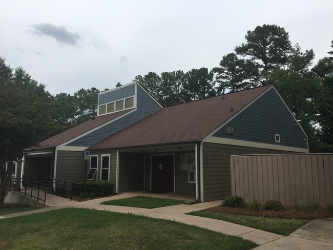 Building Photo - Meadow Oaks