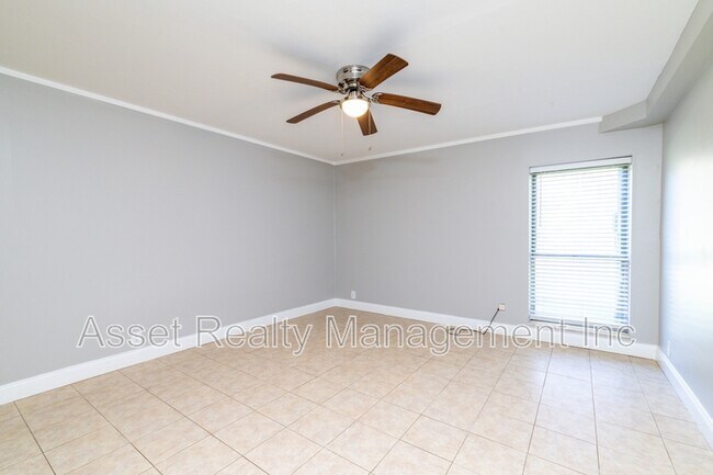 Building Photo - 431 Canberra Dr