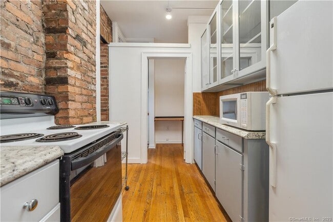 Building Photo - 239 Bradley St