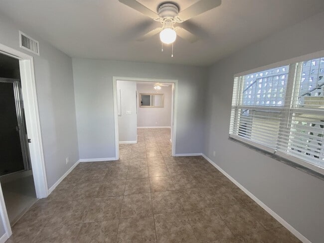 Building Photo - 1100 Boxwood Dr