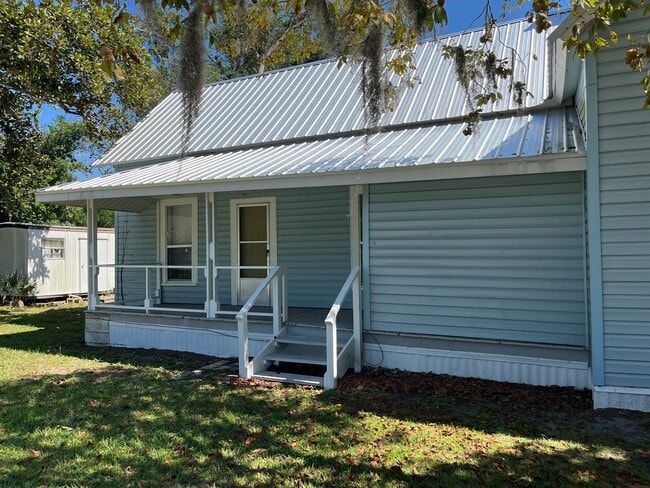 Building Photo - Charming 2 Bedroom  "Century Home" near do...