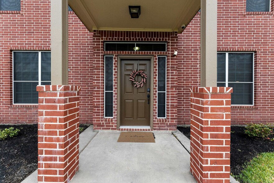 Building Photo - 14190 Brushwood-SI ID1514818P