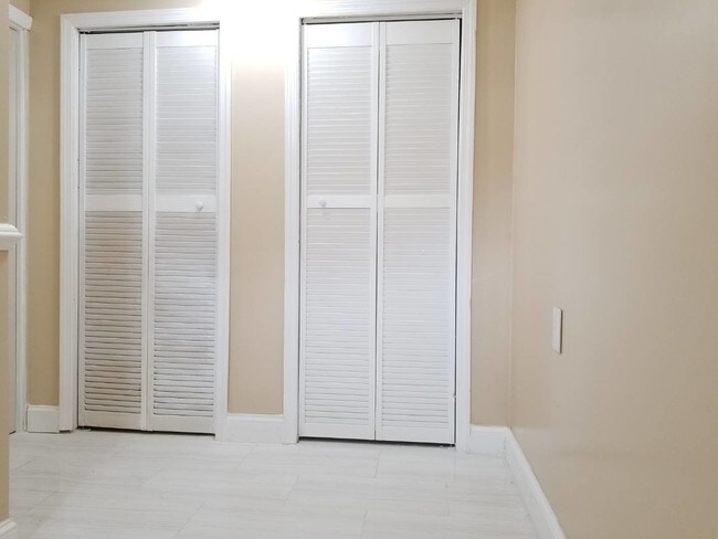 Building Photo - 176-44 130th Ave