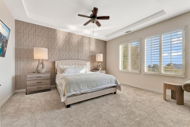 Building Photo - Queensridge Beauty - 5 bedroom on a 1/4+ acre lot