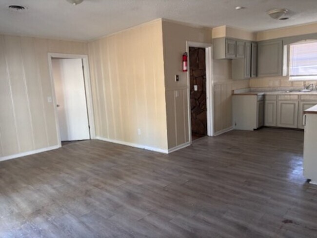 Building Photo - 1934 Catalina Dr