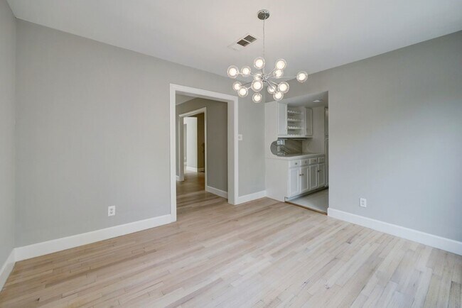 Building Photo - 3605 Plumb St