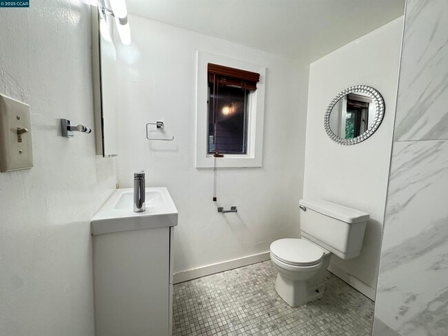 Building Photo - 1139 Sierra Vista Way