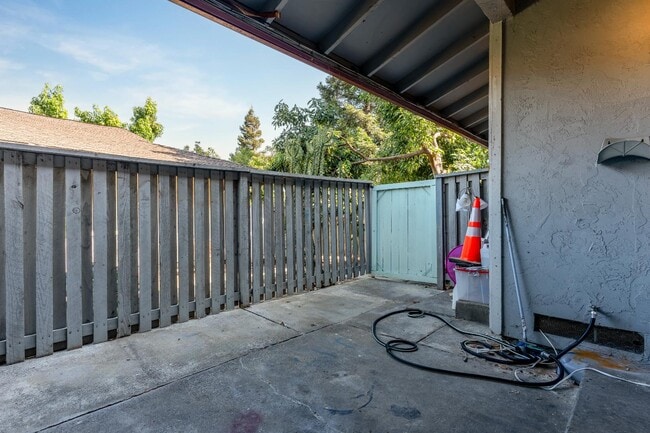 Building Photo - 101 Villa Cir