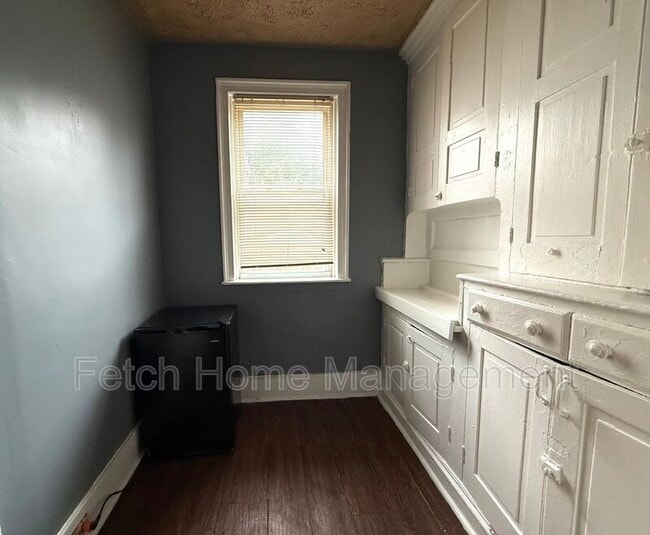 Building Photo - 405 E Orange St