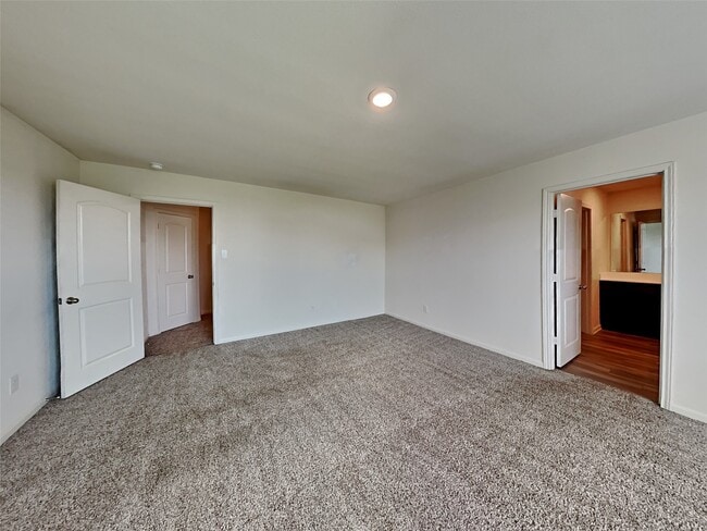 Building Photo - 732 Keeneland Dr