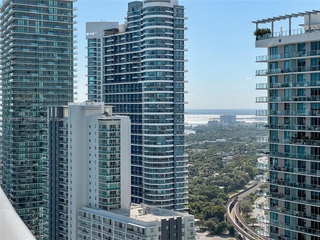 Building Photo - 1010 Brickell Ave