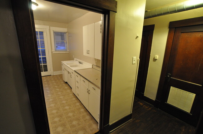 Building Photo - Large 2-3 Bed Apt. Beaver Falls! - $595 NO...