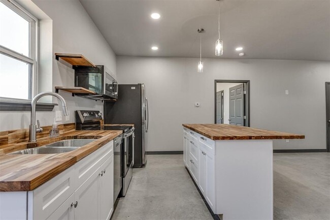 Building Photo - 12571 US-77