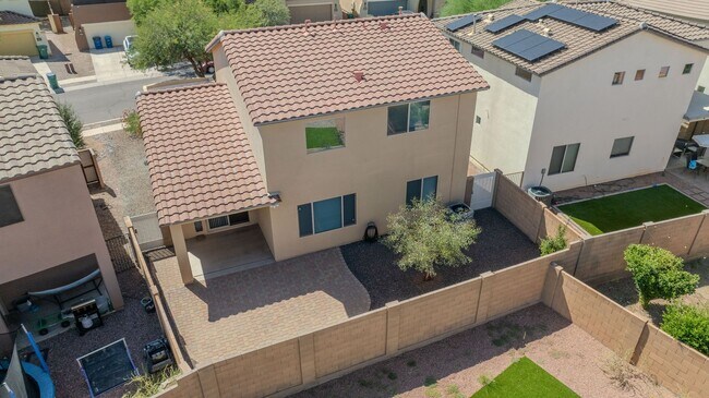 Building Photo - 3 Bedroom 2.5 Bathroom