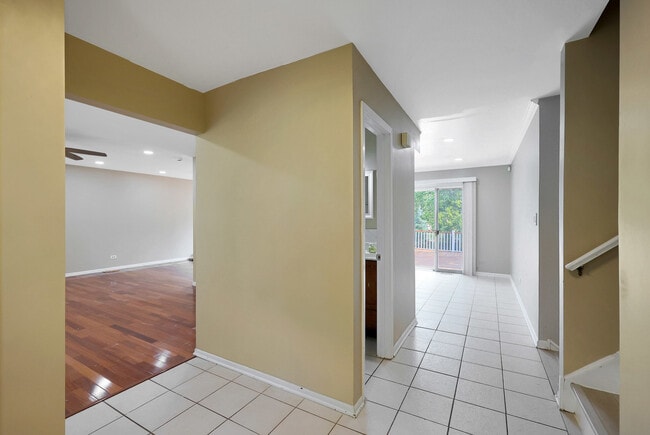 Building Photo - 1356 Larchmont Dr