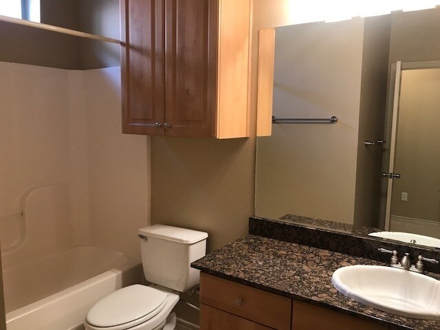 Building Photo - College Station - 3 Bedroom / 3 Bath- 2 st...