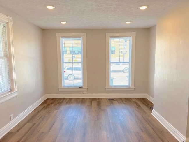 Building Photo - 3 Bedroom Home in Downtown Hamilton