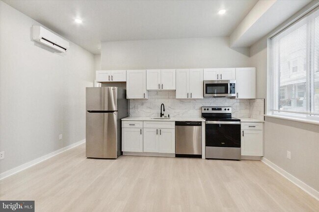 Building Photo - 316 S 52nd St