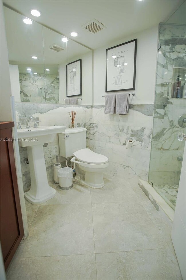 Building Photo - 5880 Collins Ave