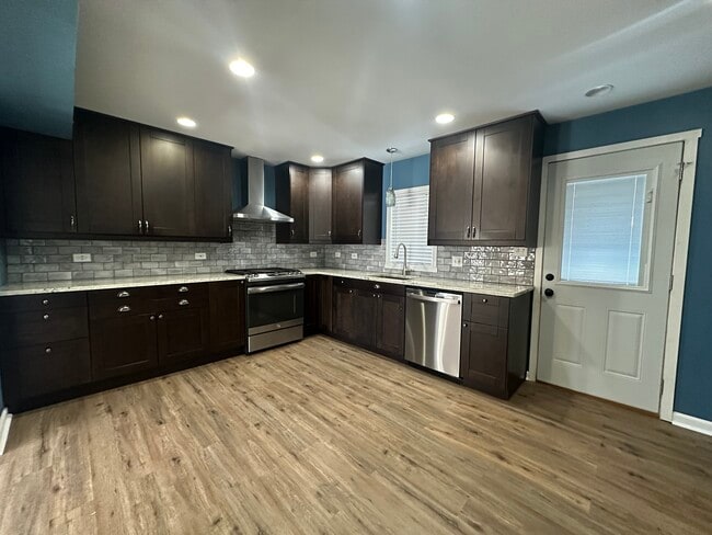 Building Photo - 33351 N Park St