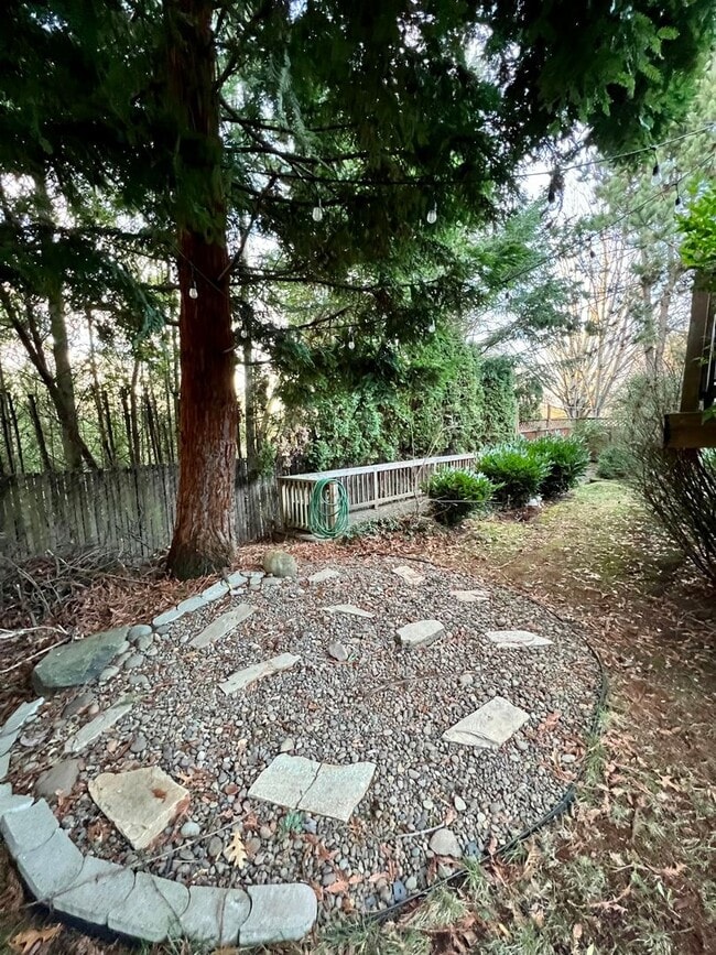 Building Photo - Great South Salem Location, Single-Level Home!