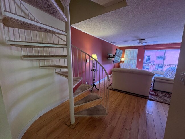 Building Photo - 680 Tennis Club Dr