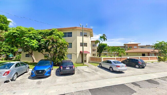 Primary Photo - Spacious 1-Bed Condo in Sutton House – 974...