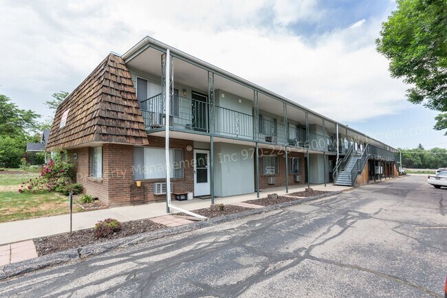 Building Photo - 824 N Garfield Ave