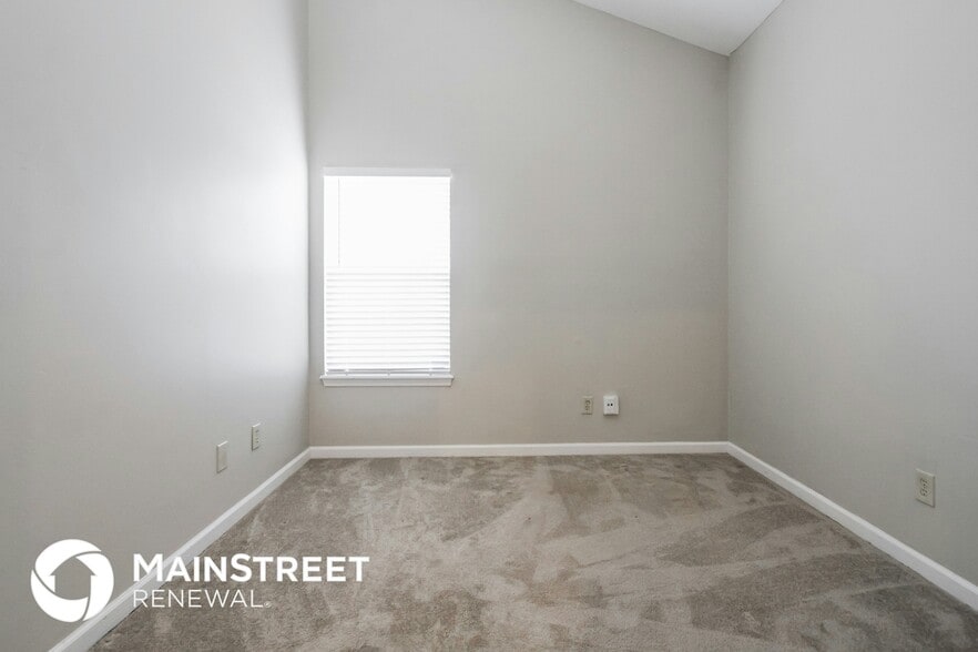 Building Photo - 2037 Lohr Dr