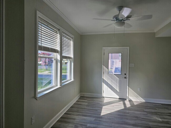 Building Photo - 8709 Apricot St